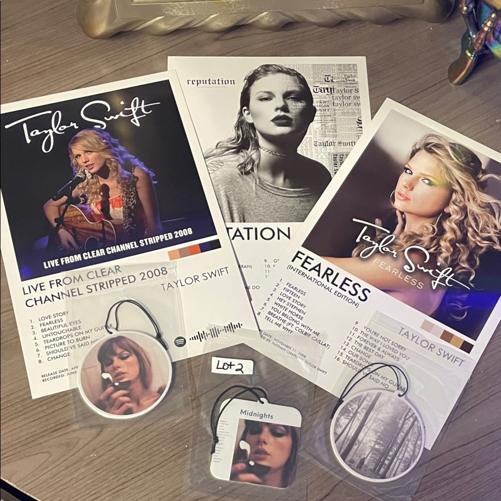 Taylor Swift Memorabilia Collection - Black, White, Blue